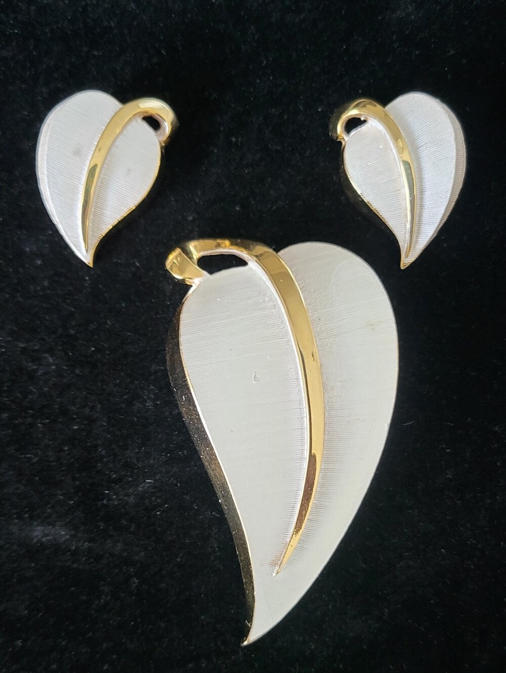 Vintage PARK LANE Gold & White Enamel Leaf Pendant and Earring Set